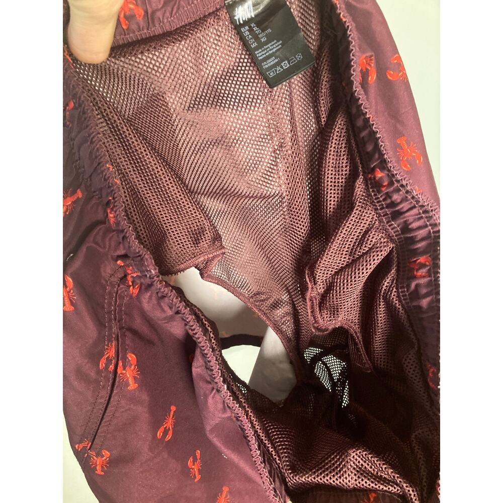H&M Men's Swim Trunks Shorts Lobster Print Maroon & Red Mesh Insert Sz XL - Picture 3 of 4